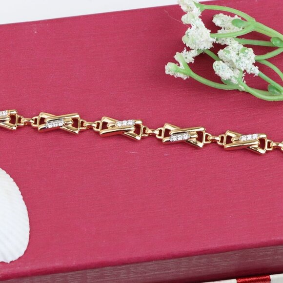 Elegant Rose Gold Plated Bracelet with Crystals and Adjustable Fit, XPBL0692 - Picture 11 of 11